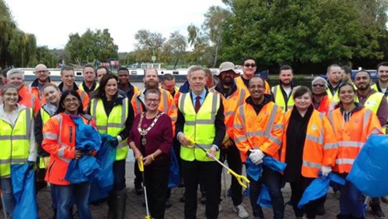 Matt Rodda MP with volunteers helping to clean up the riverside in Reading